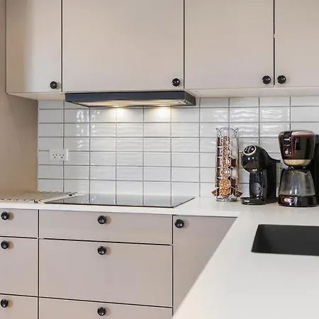 Newly Renovated House Close To The Ferry, Downtown, And The Villa