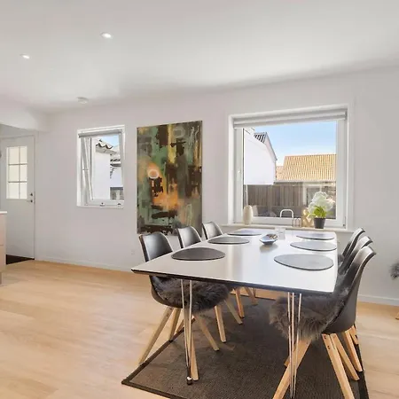 Newly Renovated House Close To The Ferry, Downtown, And The