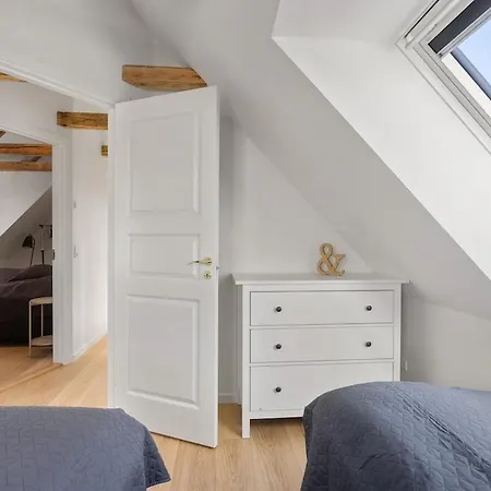 Newly Renovated House Close To The Ferry, Downtown, And The Villa