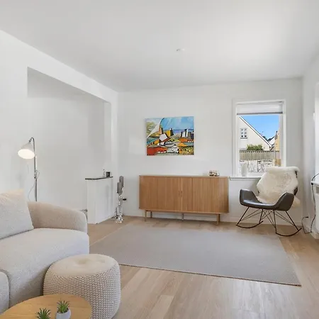 Newly Renovated House Close To The Ferry, Downtown, And The Villa *