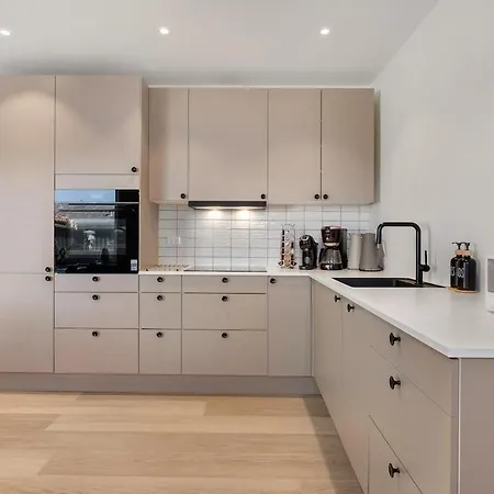 Newly Renovated House Close To The Ferry, Downtown, And The Villa